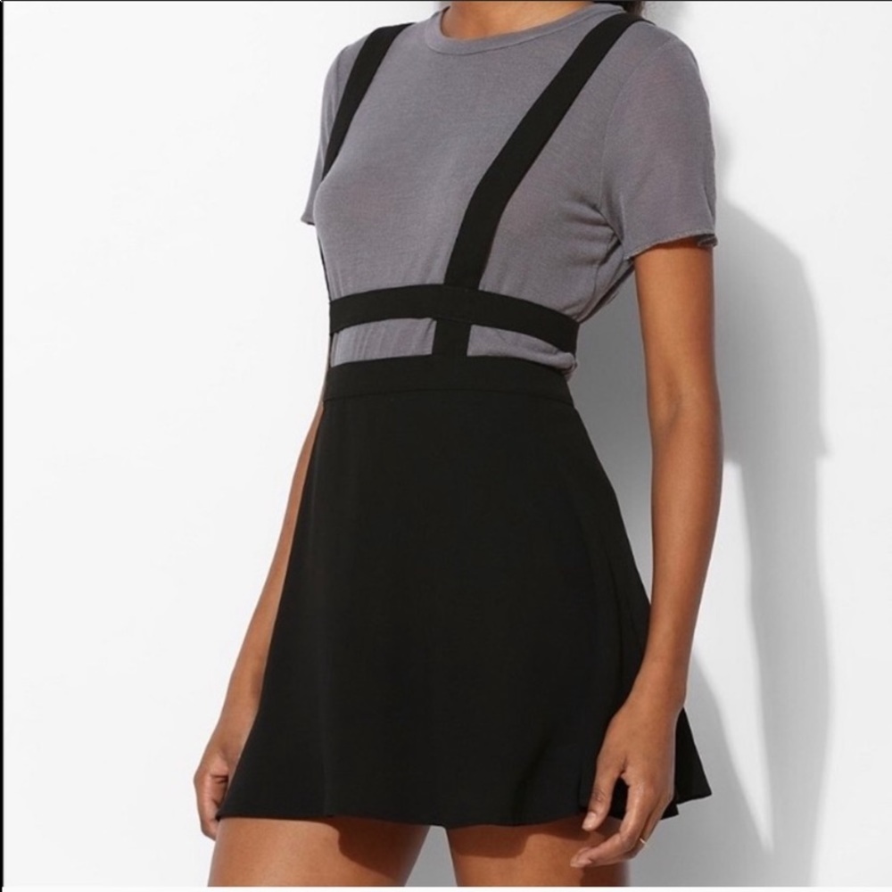 🏷️URBAN OUTFITTERS SUSPENDER STRAP SKIRT